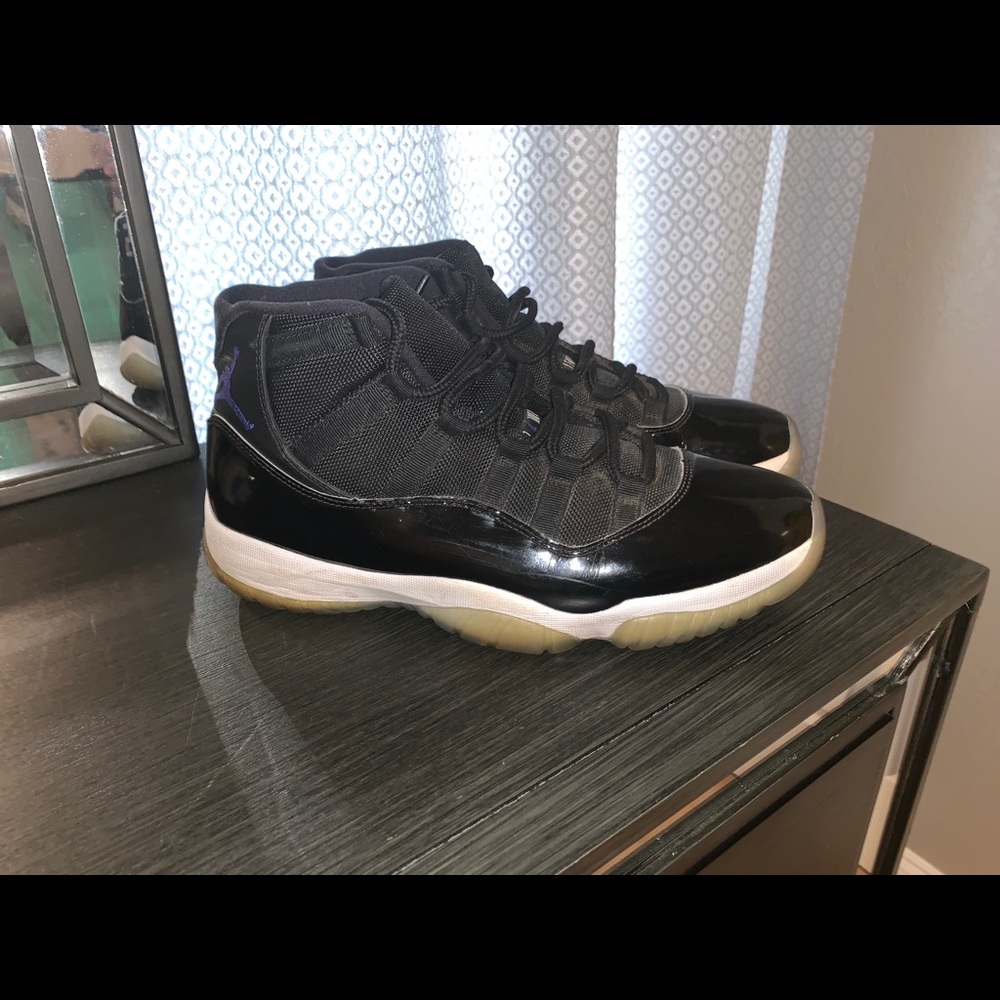 Jordan 11 space jams - Picture 2 of 5